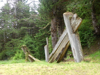 Remains of a longhouse, S’Gang Waay