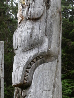 Mortuary pole, S’Gang Waay
