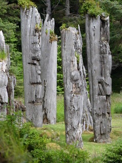 Mortuary poles, S’Gang Waay